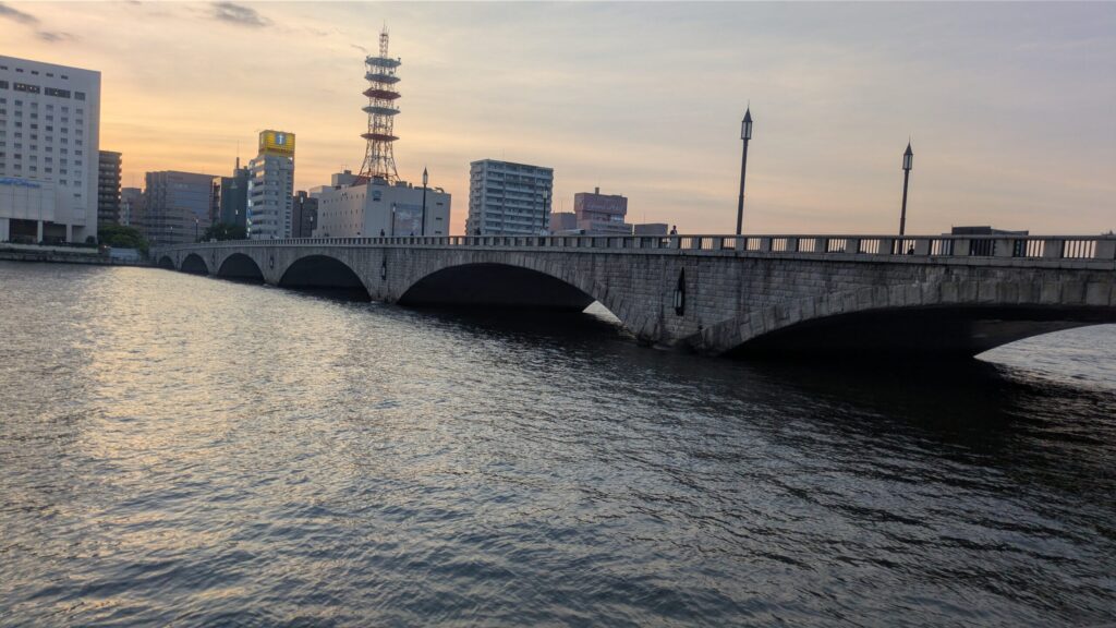 新潟市内の萬代橋