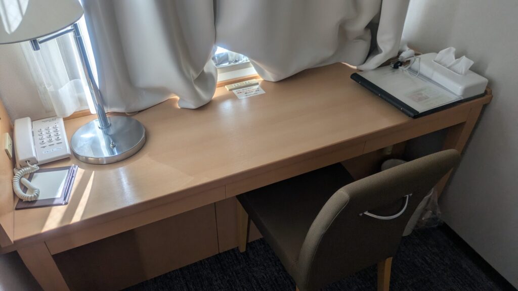 ジュラクステイ新潟の作業用デスク
